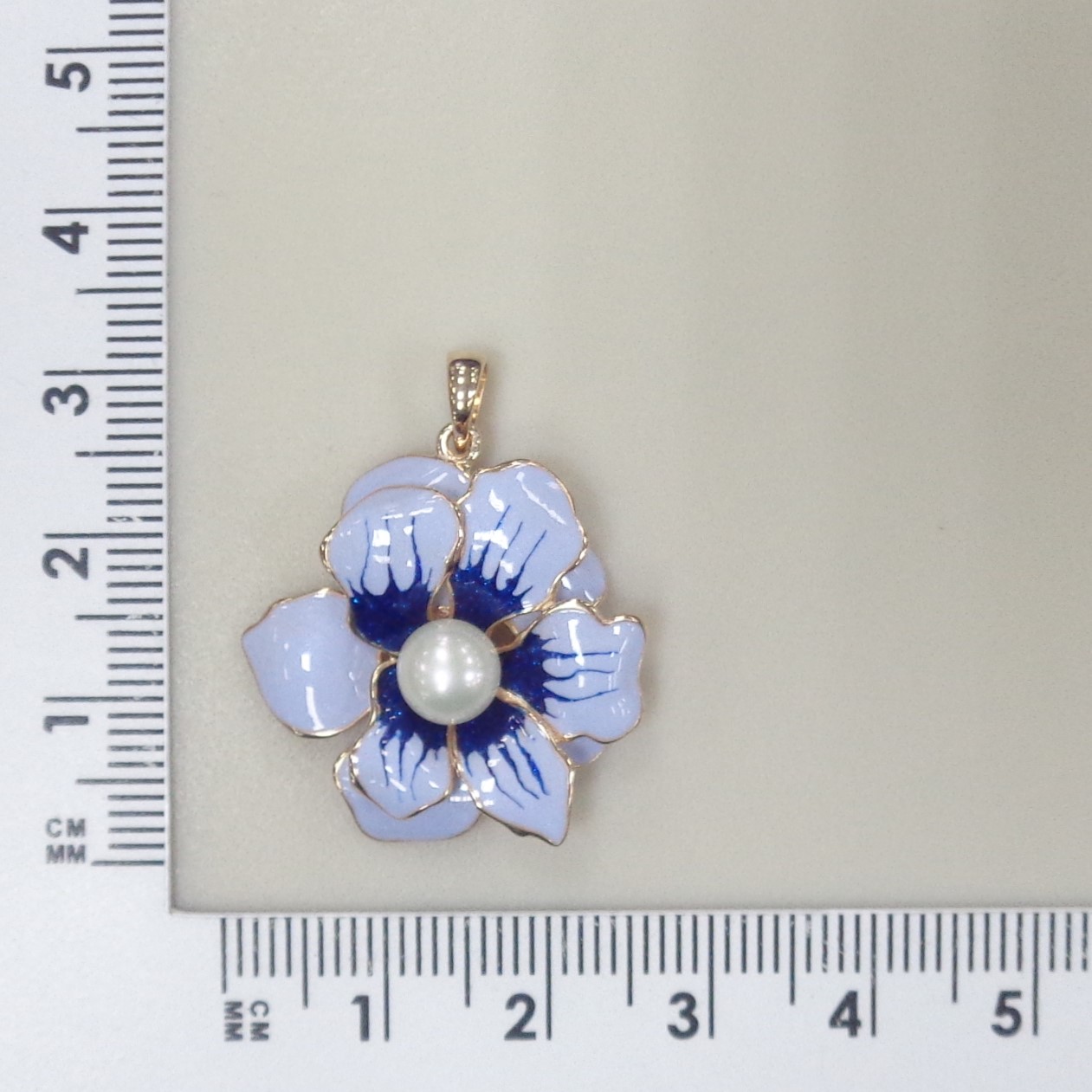 Серебряная подвеска с жемчугом и эмалью "Цветок"